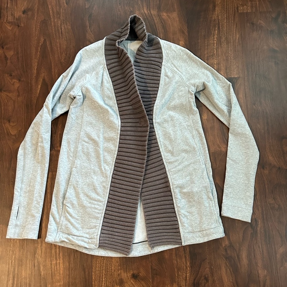 Lululemon Bliss Break Wrap 
Gray 
Size 4 P2P approximately 18”

cl